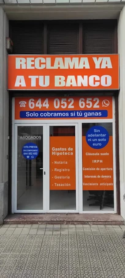 Foto de RECLAMA YA A TU BANCO - ABOGADOS